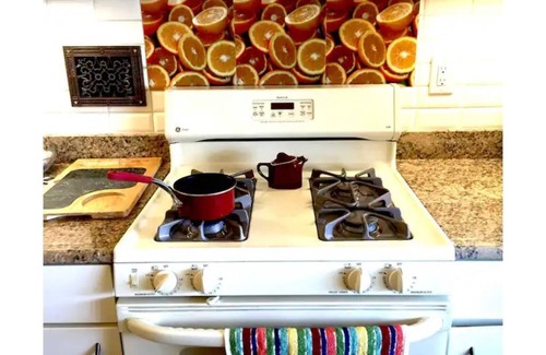 Bethesda Maison | Magnificent 1 BR, furnished, 1 car parking, red line Metro