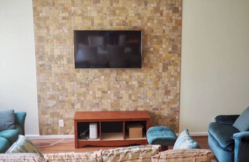 Bethesda Maison | Magnificent 1 BR, furnished, 1 car parking, red line Metro