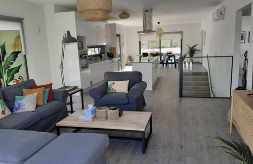 Igreja Nova Maison | Magnifique Villa de 3 chambres avec piscine privée à 2 minutes de la Plage!