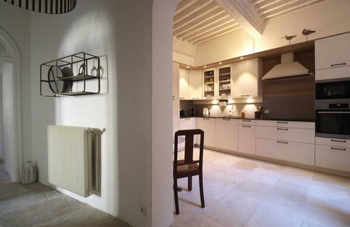 Uzes Appartement | Elégance Renaissance Appartement d'Exception Place aux Herbes du XVI -ème siècle