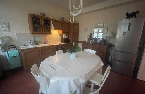 Ceret Appartement | Magnifique appartement donnant accès direct sur la place des 9 jets à CERET.