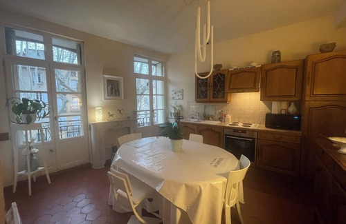 Ceret Appartement | Magnifique appartement donnant accès direct sur la place des 9 jets à CERET.