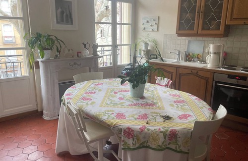 Ceret Appartement | Magnifique appartement donnant accès direct sur la place des 9 jets à CERET.