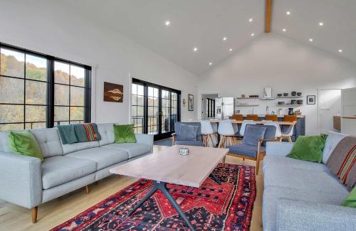 Ellicottville Maison | Magnificent Chalet Sweeping Views and Hot Tub