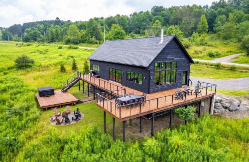 Ellicottville Maison | Magnificent Chalet Sweeping Views and Hot Tub