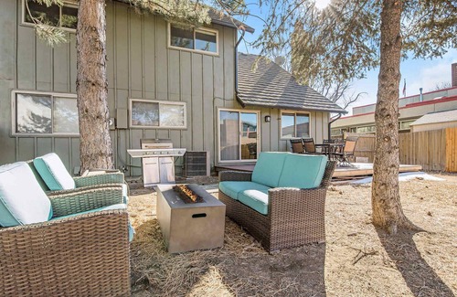 Southeast Maison | Magnificent Denver Townhome|Master Bedroom|Sleep 8