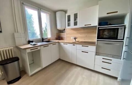Montjuzet Appartement | Magnificent F3 with free on-site parking.