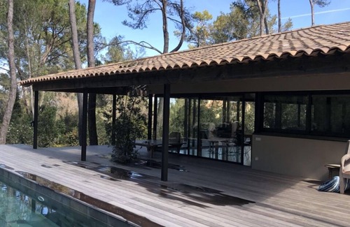 Montferrier-sur-Lez Maison | Magnifique maison d'architecte dans les pins avec vue sur le Pic sur Loup