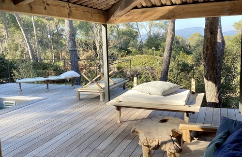 Montferrier-sur-Lez Maison | Magnifique maison d'architecte dans les pins avec vue sur le Pic sur Loup