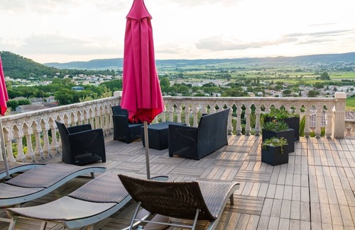 Langlade Appartement | Magnificent Gite with dominant view swimming pool and jacuzzi (L'Olivier)