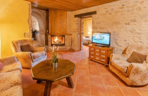 Vilamari Maison | Magnifique maison entourée de champs et de forêt. Piscine et grand porche avec barbecue