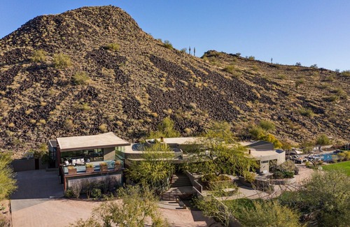 Central Scottsdale Maison | Magnificent Mountainside Estate with Ultimate Privacy