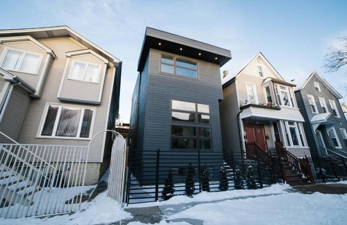 West Bucktown Maison | MAGNIFICENT NEW Home w/8 Beds & Free Parking