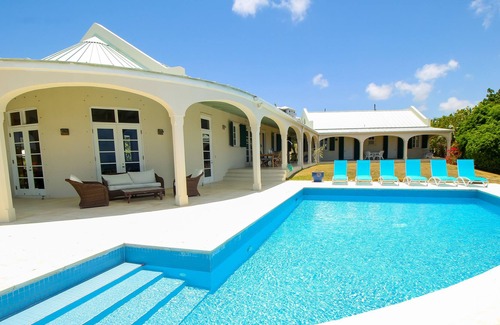 Estate Shoys Villa | Magnifique villa avec vue sur l'océan. Trois suites dans une communauté fermée