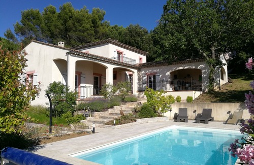 Pont-Saint-Esprit Villa | Maison de charme sans vis-à-vis, parc de 3800 m2 - idéal pour 1-2 famille(s)