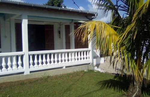 Saint-Claude Maison | F3 DANS MAGNIFIQUE VILLA ENTRE MER ET MONTAGNE