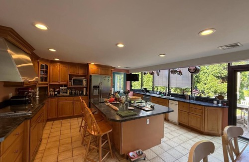 Huntington Maison | Magnificent Waterfront Setting