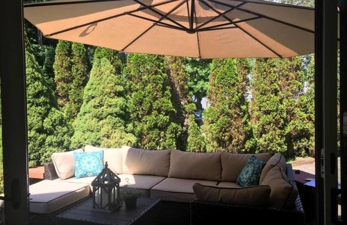 Huntington Maison | Magnificent Waterfront Setting