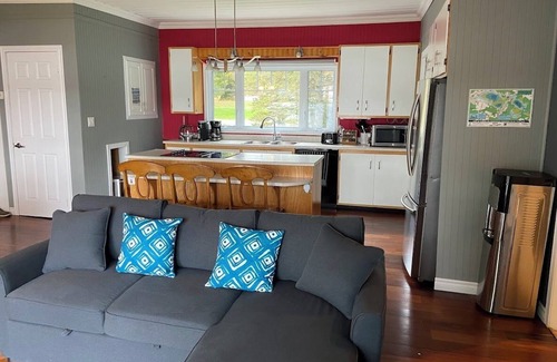 Asbestos Chalet De Ski | Magnificient cottage with SPA, kayaks and pedal boat for rent right on the water