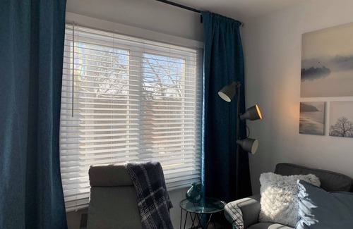 Nouveau-Rosemont Appartement | Magnifique 3 1/2, meublé entièrement, électro, télévision, et internet inclus.