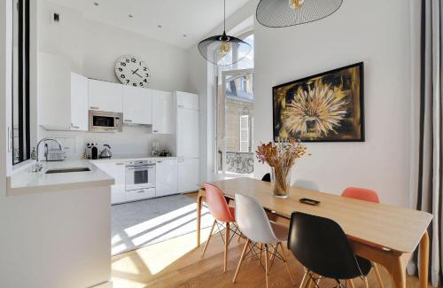 La Celle-sous-Gouzon Appartement | Magnifique appartement Triangle d'or Champs Elysées Paris