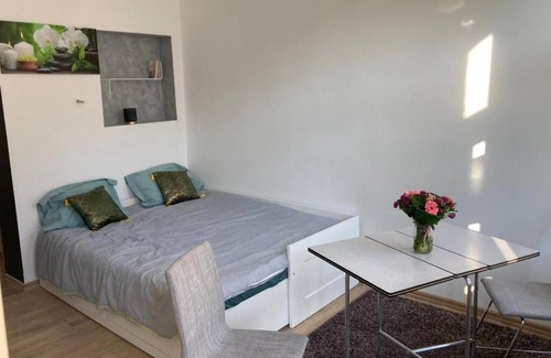 Brussels Appartement | Magnifique Studio au 2ème étage, à proximité de la gare du midi!