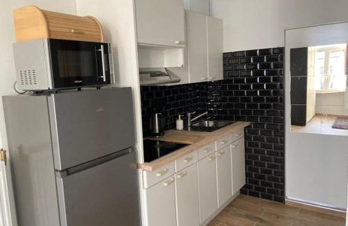 Brussels Appartement | Magnifique Studio au 2ème étage, à proximité de la gare du midi!