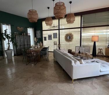 Sauvian Villa | Magnifique villa atypique de 230 m2 avec patio intérieur