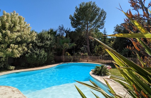 Saussines Villa | Magnifique villa avec piscine, ideal pour un été proche des plages.