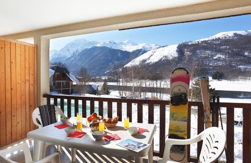 Peyragudes Copropriété | Appartement rustique et cosy sur le lac avec accès piscine extérieure | Vue magnifique!
