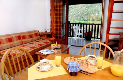 Peyragudes Copropriété | Appartement rustique et cosy sur le lac avec accès piscine extérieure | Vue magnifique!