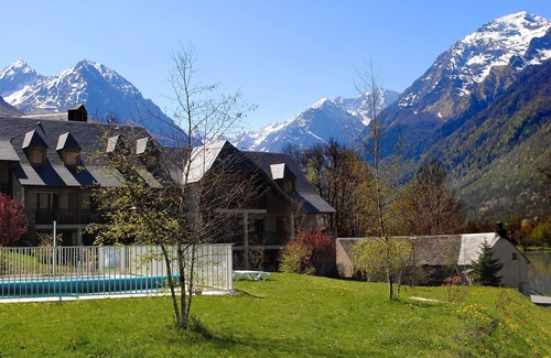 Peyragudes Copropriété | Appartement rustique et cosy sur le lac avec accès piscine extérieure | Vue magnifique!