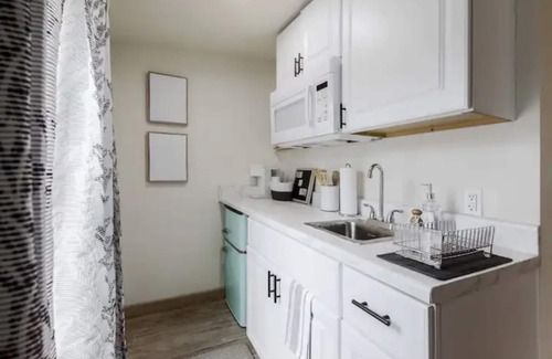 Cardinal Hills Estates Appartement | Magnolia 1 bedroom private unit with private patio