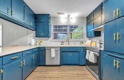 Tallahassee Maison | MAGNOLIA BARN \ 7-8 Bedrooms \ 8+ Parking Spots \ 2 Miles from FSU\Capitol