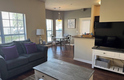 Tupelo Appartement | Magnolia Haven: 2BD/1BA Retreat w/ Gym, Pool, BBQ Grill