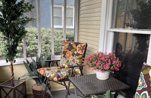 Brenham Maison | Magnolia House In the Heart of Downtown Brenham