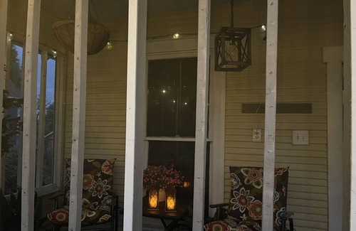 Brenham Maison | Magnolia House In the Heart of Downtown Brenham