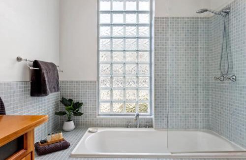 West Launceston Maison | Magnolia House: Near the Cataract Gorge & Parking