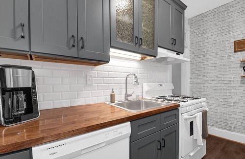 Olde Towne East Appartement | Magnolia Modern 1BR Near DT on Historic Street