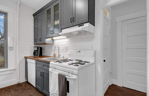 Olde Towne East Appartement | Magnolia Modern 1BR Near DT on Historic Street