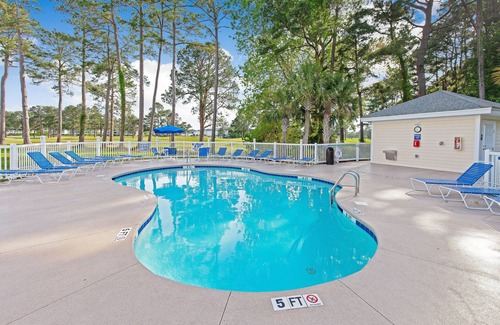Central Myrtle Beach Appartement | Magnolia Pointe Luster Leaf 4891-101
