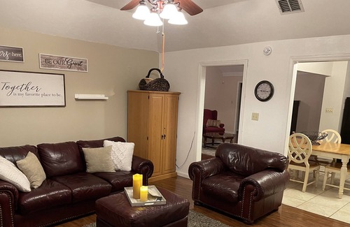 Shreveport Maison | Magnolia Retreat - full size home nestled in quiet community near the interstate