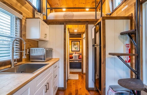 Wildwood Maison | Magnolia Tiny Home - Hot Tub and Mountain Views