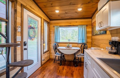 Wildwood Maison | Magnolia Tiny Home - Hot Tub and Mountain Views