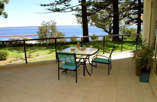 Nelson Bay Appartement | 2 '52-56 Magnus Pines' Magnus Street - superbe unité avec air conditionné, vues sur l'eau et foxtel