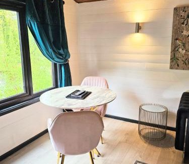 Warminster Chalet De Ski | Magpie 1 Hot Tub HuntersMoon-Warminster-Bath-Wiltshire