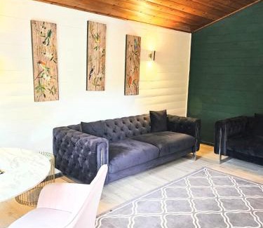 Warminster Chalet De Ski | Magpie 1 Hot Tub HuntersMoon-Warminster-Bath-Wiltshire