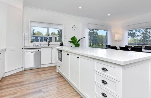 North Rothbury Maison | Magpie Three- Two for Joy Estate. 2.5 Bathrooms sleeping 6