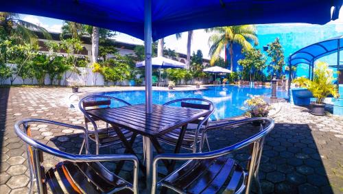 Genteng Hôtel | Mahkota Hotel
