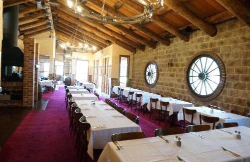 Cranbourne Hôtel | Mahogany Park